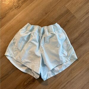 Athletic shorts with pockets